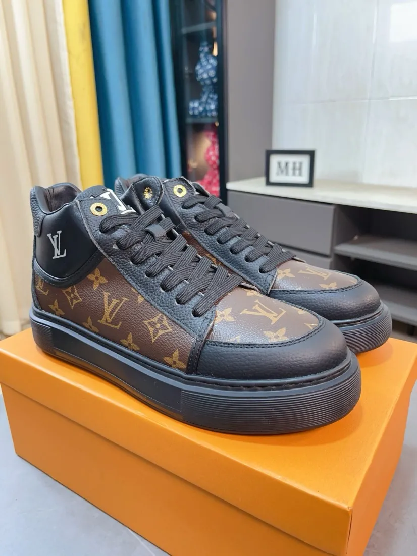 Ex-factory price 438🌹🌹【LOUIS VUITTON】Same style on Louis Vuitton* official website🚹Men's high-top casual shoes❤️Same style as popular celebrities and big names ~ Best-selling at home and abroad Lv focuses on the checkerboard series...Imported first-layer cowhide with special fabrics➕Full sheepskin lining➕Brand-specific hollow outsole💎Produced by OEM The highest version🔍🔍Number of codes: 38-44,